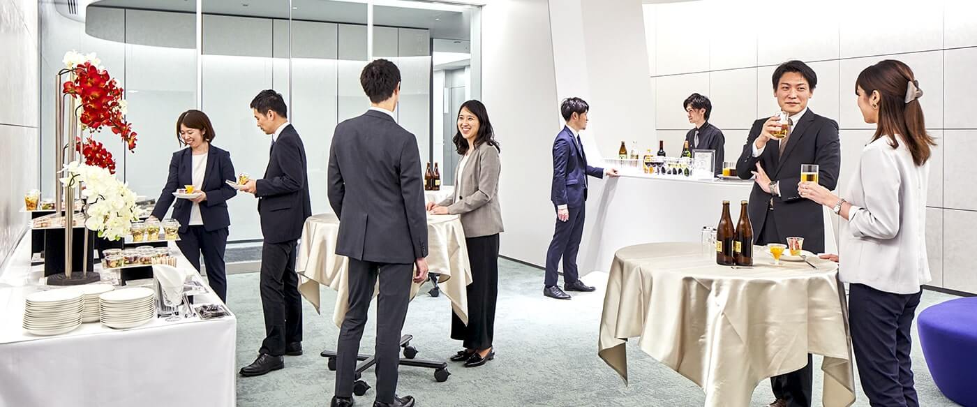 Just outside the ticket gatesのイメージ