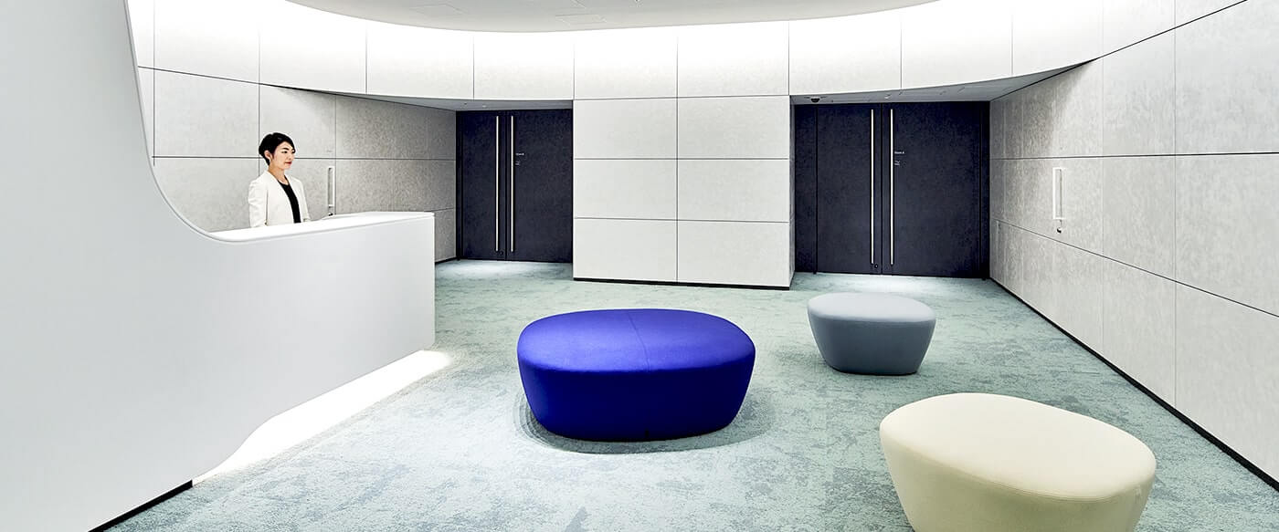 Just outside the ticket gatesのイメージ