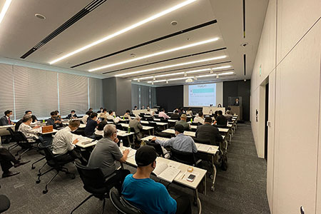 ③オークション（Room A）