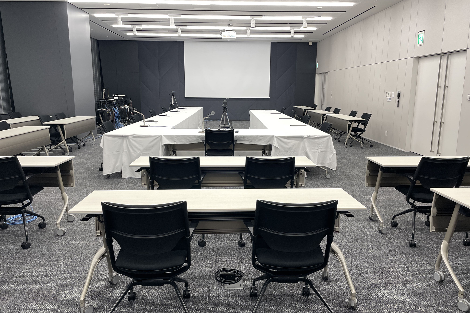 官公庁主催 ハイブリッド会議 のイメージ